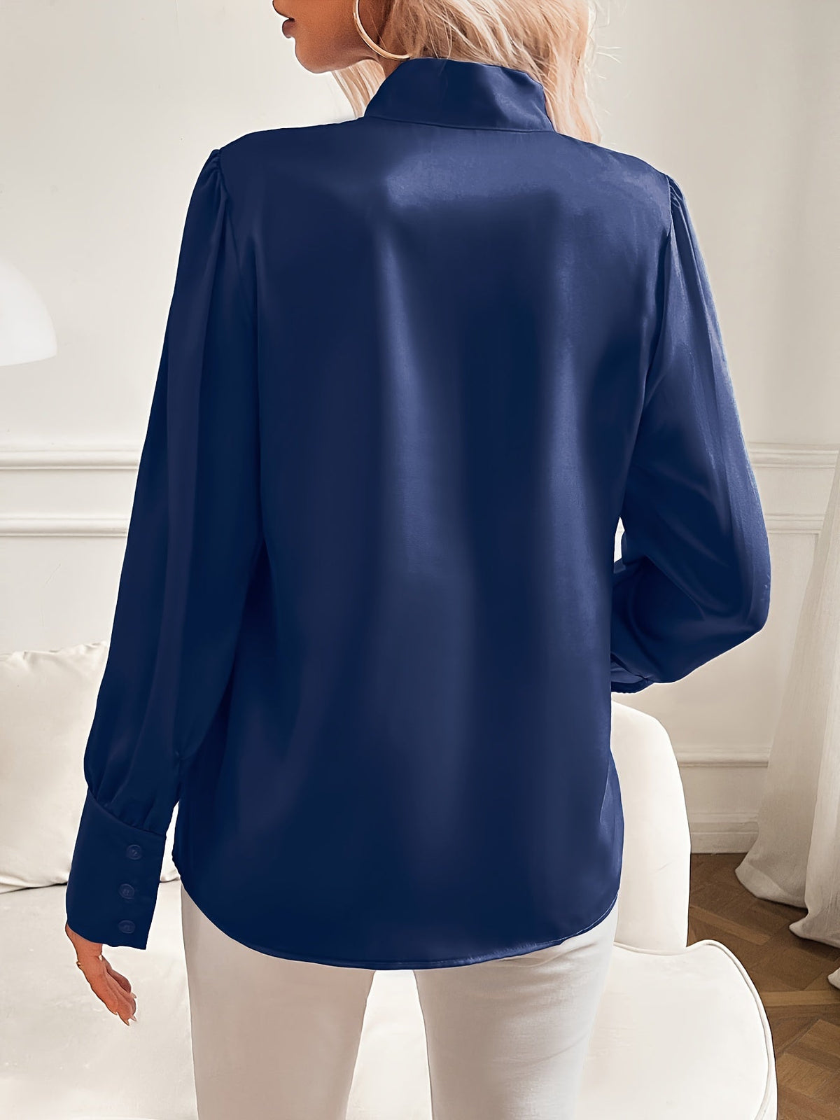 Femke | Blouse met strik en pofmouwen
