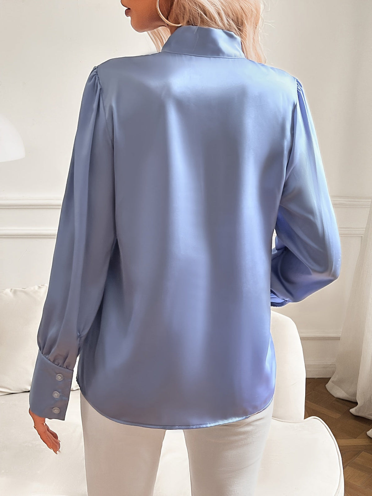 Femke | Blouse met strik en pofmouwen