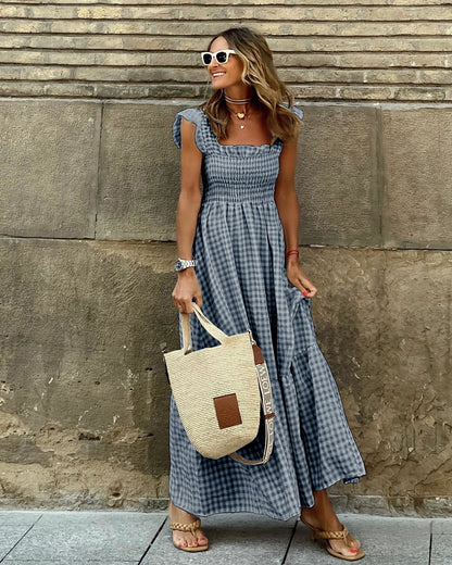 Linda | Geruite maxi-jurk met korte ruchemouwen